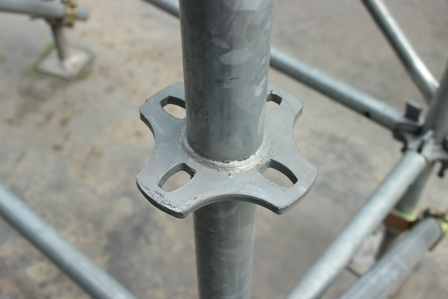 Giàn giáo xây dựng sử dụng trong công trình công nghiệp